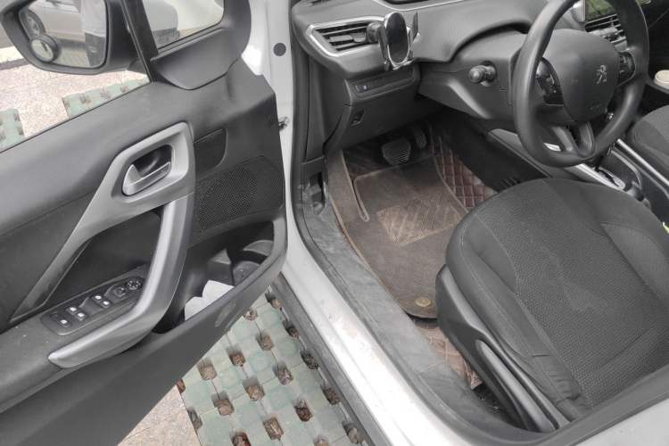 Used Peugeot 2008 2014 1.6L Automatic Fashion Edition Driver Seat