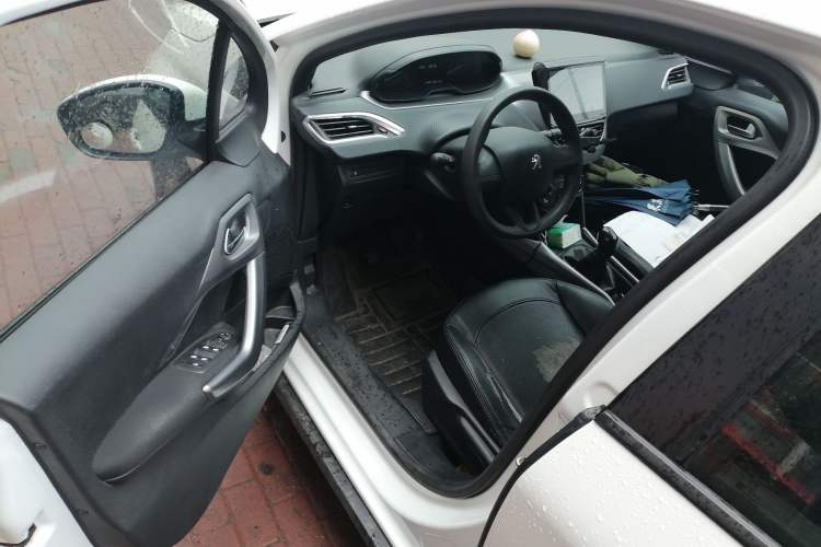 Used Peugeot 2008 2014 1.6L Manual Trend Edition Driver Seat