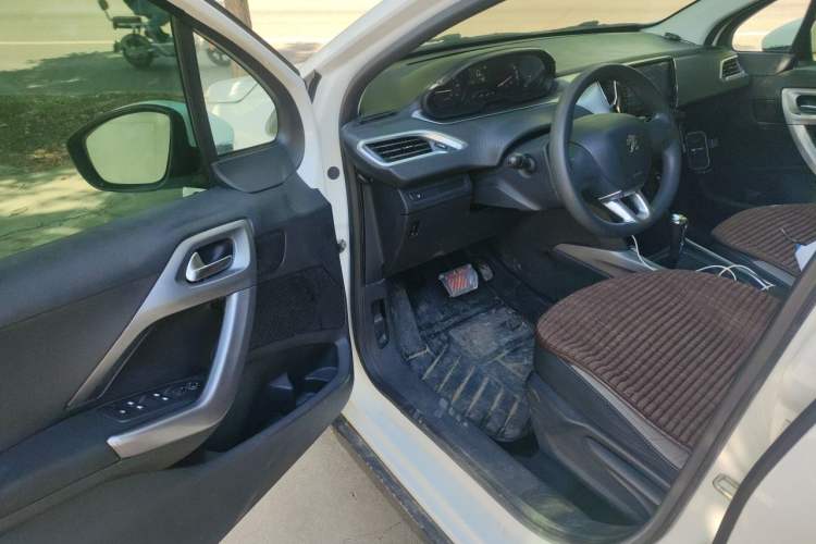 Used Peugeot 2008 2014 1.6L Automatic Trend Edition Driver Seat