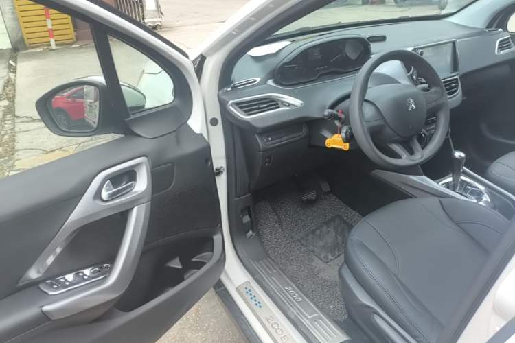 Used Peugeot 2008 2014 1.6L Automatic Trend Edition Driver Seat