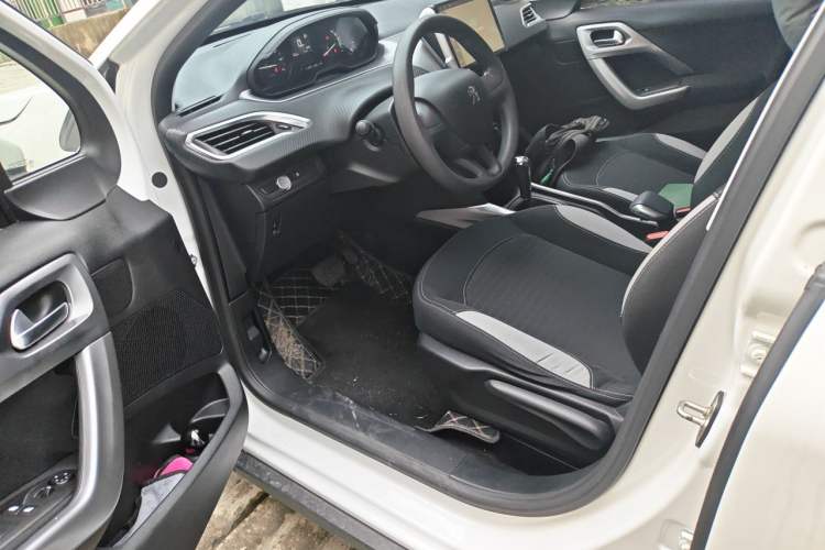 Used Peugeot 2008 2014 1.6L Automatic Trend Edition Driver Seat