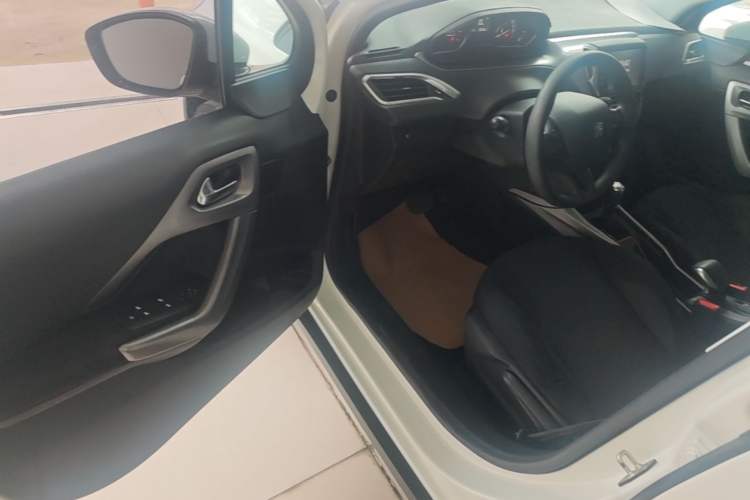 Used Peugeot 2008 2014 1.6L Automatic Fashion Edition Driver Seat