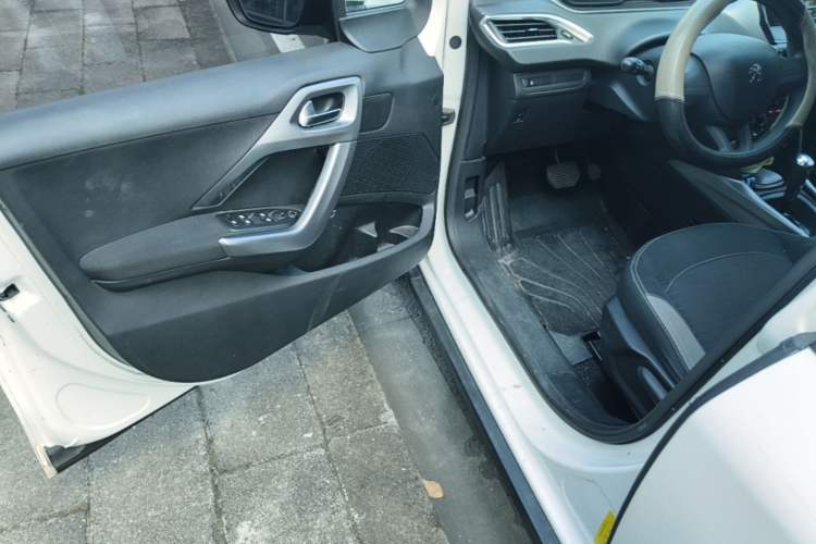 Used Peugeot 2008 2014 1.6L Automatic Trend Edition Driver Seat
