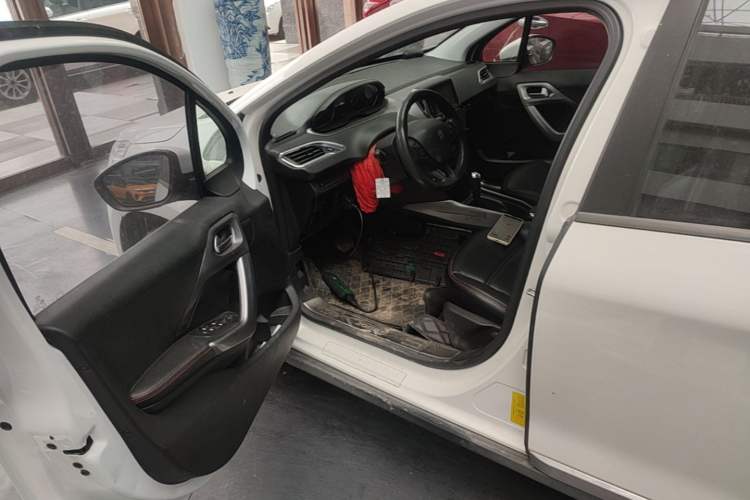 Used Peugeot 2008 2014 1.6L Automatic Fashion Edition Driver Seat