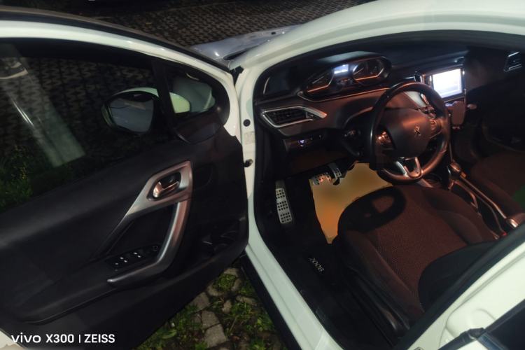 Used Peugeot 2008 2014 1.6L Automatic Navigation Edition Driver Seat
