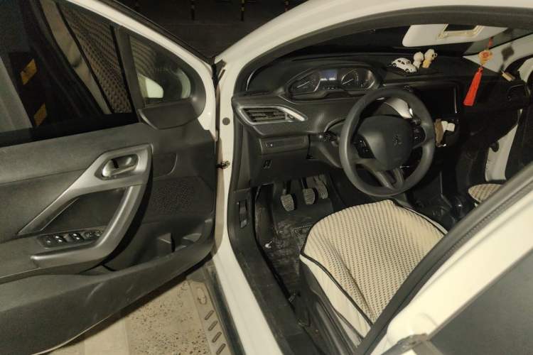 Used Peugeot 2008 2014 1.6L Manual Fashion Edition Driver Seat