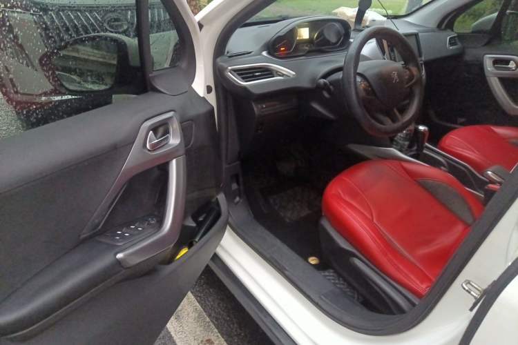 Used Peugeot 2008 2014 1.6L Automatic Fashion Edition Driver Seat