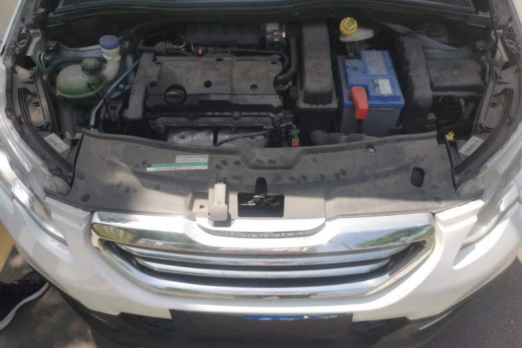 Used Peugeot 2008 2014 1.6L Manual Fashion Edition Engine Bay
