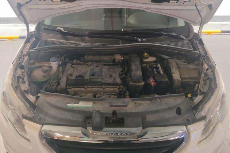 Used Peugeot 2008 2014 1.6L Manual Trend Edition Engine Bay