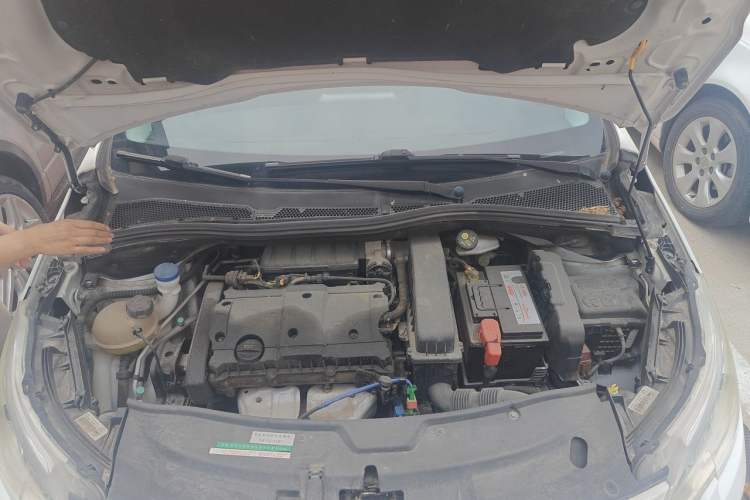 Used Peugeot 2008 2014 1.6L Automatic Excellence Edition Engine Bay