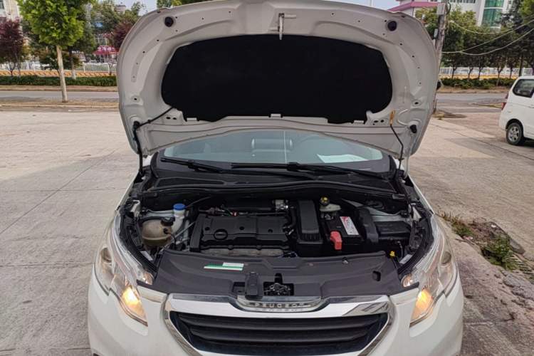 Used Peugeot 2008 2014 1.6L Manual Trend Edition Engine Bay