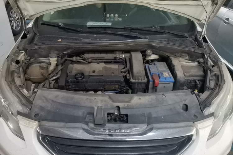 Used Peugeot 2008 2014 1.6L Manual Trend Edition Engine Bay