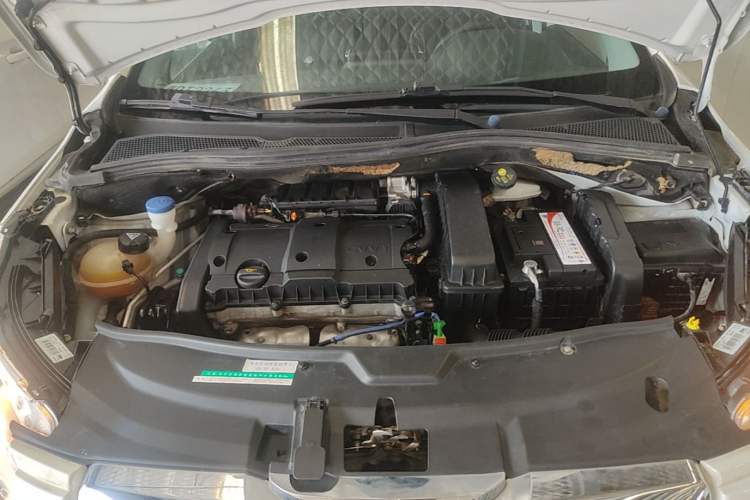 Used Peugeot 2008 2014 1.6L Manual Trend Edition Engine Bay
