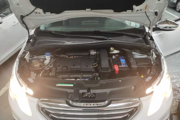 Used Peugeot 2008 2014 1.6L Automatic Navigation Edition Engine Bay