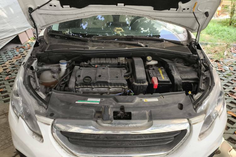 Used Peugeot 2008 2014 1.6L Manual Trend Edition Engine Bay