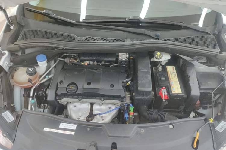 Used Peugeot 2008 2014 1.6L Manual Trend Edition Engine Bay