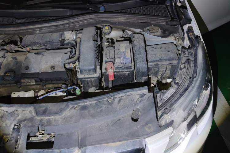 Used Peugeot 2008 2014 1.6L Automatic Fashion Edition Engine Bay Left
