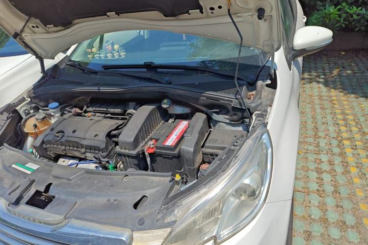 Used Peugeot 2008 2014 1.6L Automatic Fashion Edition Engine Bay Left
