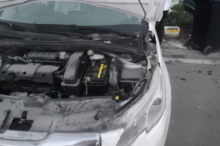 Used Peugeot 2008 2014 1.6L Automatic Fashion Edition Engine Bay Left