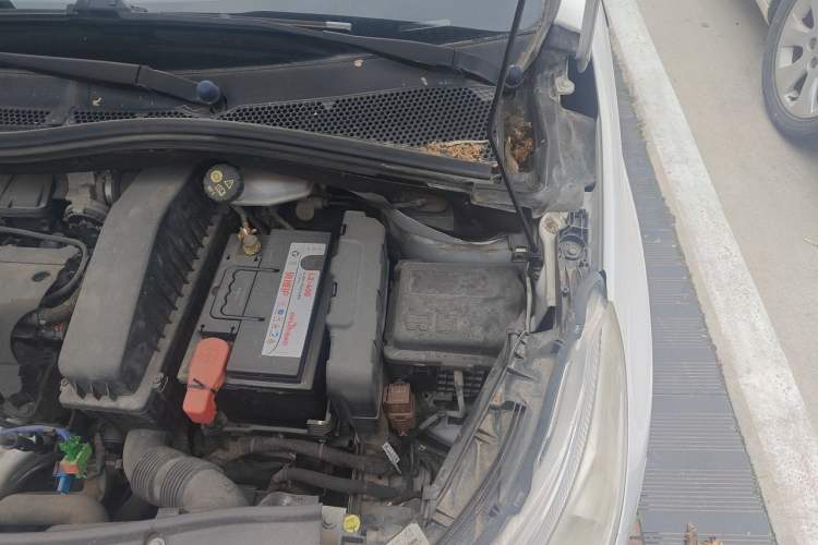Used Peugeot 2008 2014 1.6L Automatic Excellence Edition Engine Bay Left