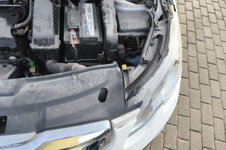 Used Peugeot 2008 2014 1.6L Automatic Fashion Edition Engine Bay Left