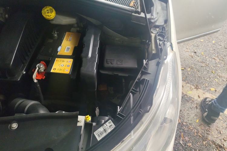 Used Peugeot 2008 2014 1.6L Automatic Navigation Edition Engine Bay Left