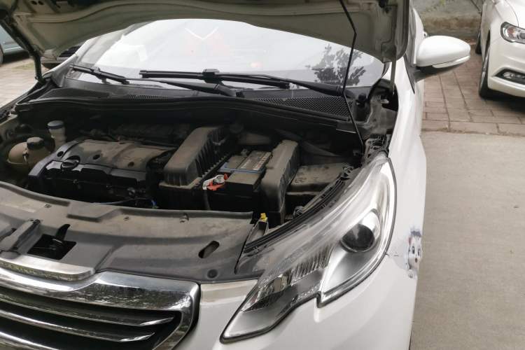 Used Peugeot 2008 2014 1.6L Automatic Excellence Edition Engine Bay Left