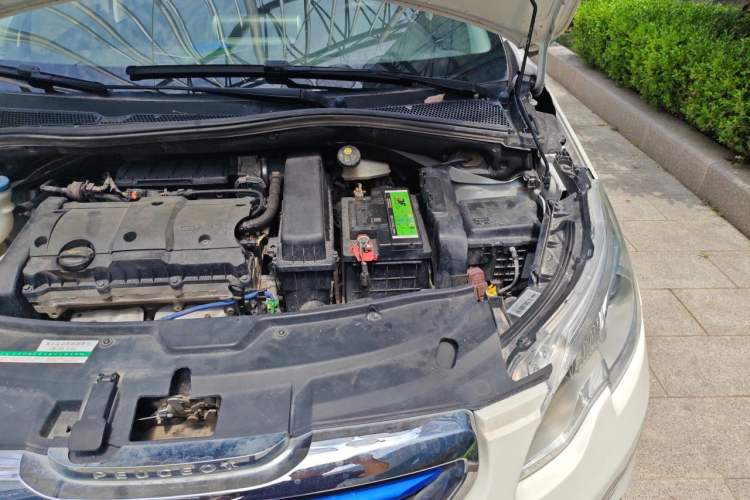 Used Peugeot 2008 2014 1.6L Manual Trend Edition Engine Bay Left