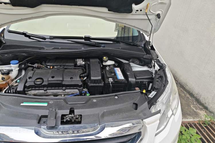 Used Peugeot 2008 2014 1.6L Automatic Trend Edition Engine Bay Left