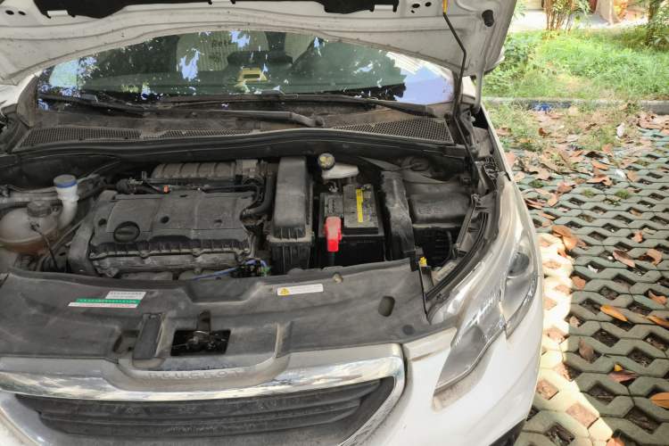 Used Peugeot 2008 2014 1.6L Manual Trend Edition Engine Bay Left