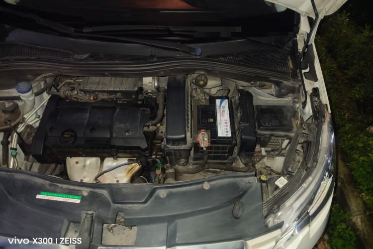 Used Peugeot 2008 2014 1.6L Automatic Navigation Edition Engine Bay Left
