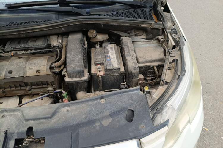 Used Peugeot 2008 2014 1.6L Automatic Fashion Edition Engine Bay Left