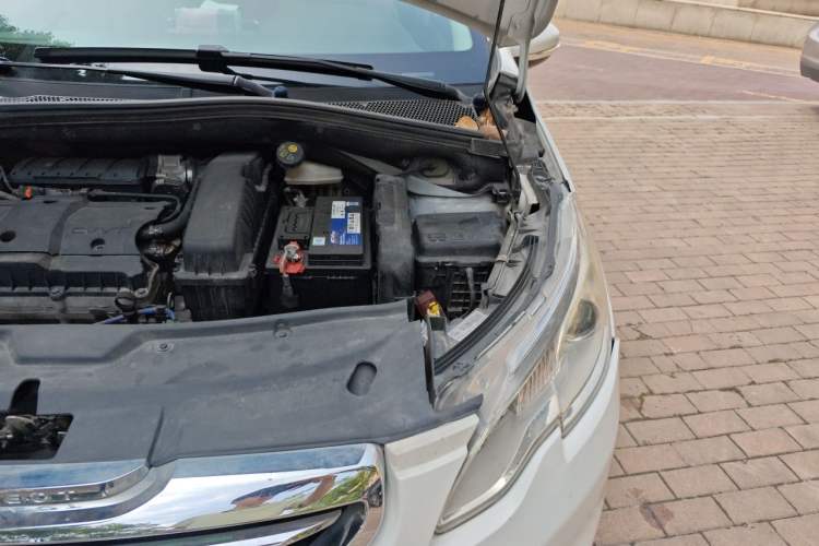 Used Peugeot 2008 2014 1.6L Automatic Fashion Edition Engine Bay Left