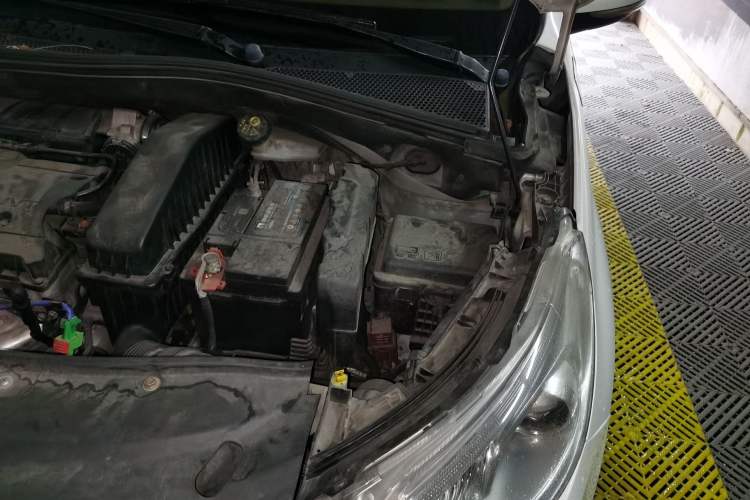 Used Peugeot 2008 2014 1.6L Automatic Trend Edition Engine Bay Left