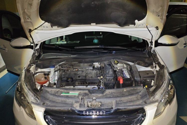 Used Peugeot 2008 2014 1.6L Automatic Trend Edition Engine Bay