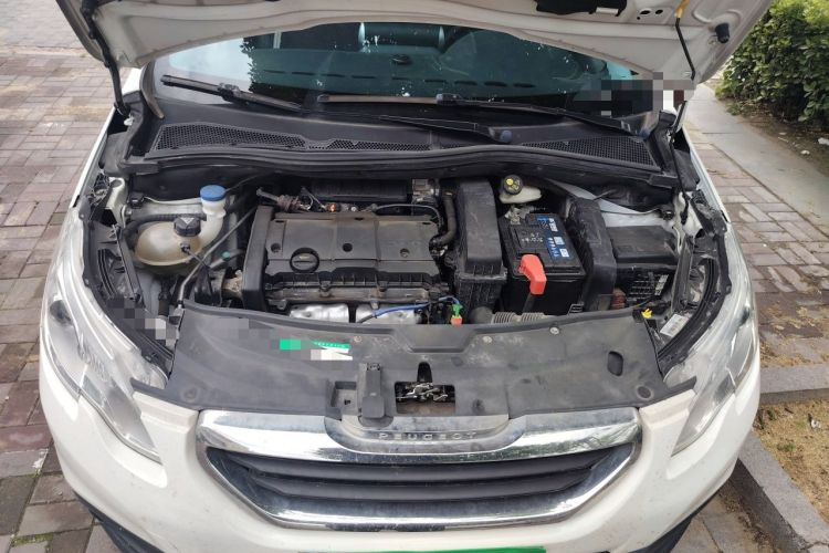 Used Peugeot 2008 2014 1.6L Manual Trend Edition Engine Bay