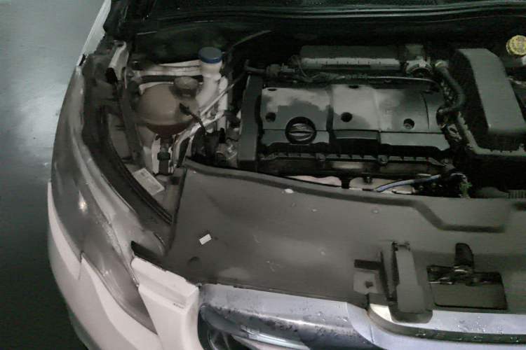 Used Peugeot 2008 2014 1.6L Automatic Fashion Edition Engine Bay Right