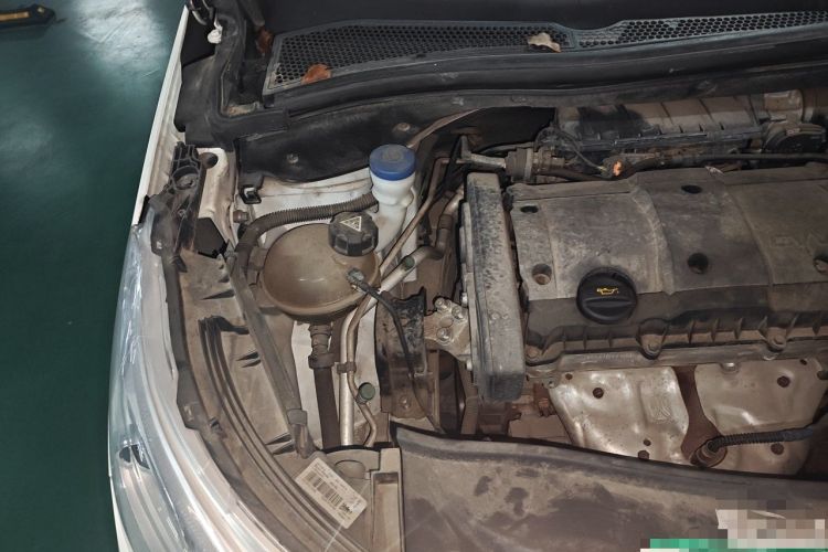 Used Peugeot 2008 2014 1.6L Manual Trend Edition Engine Bay Right