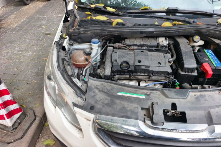 Used Peugeot 2008 2014 1.6L Automatic Trend Edition Engine Bay Right