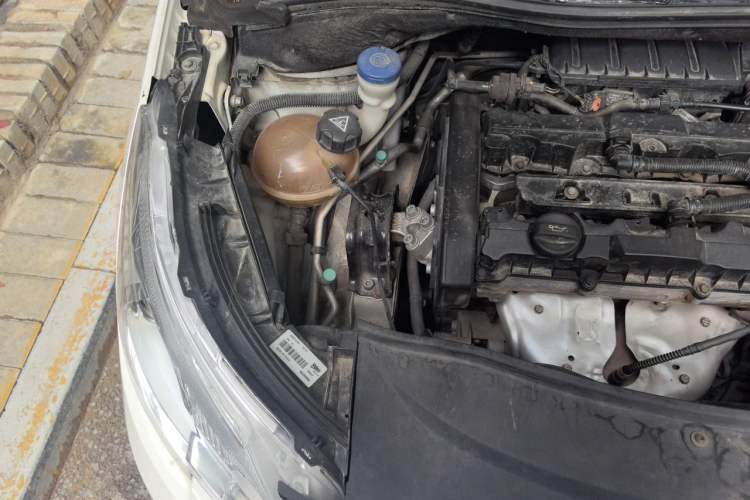 Used Peugeot 2008 2014 1.6L Automatic Trend Edition Engine Bay Right