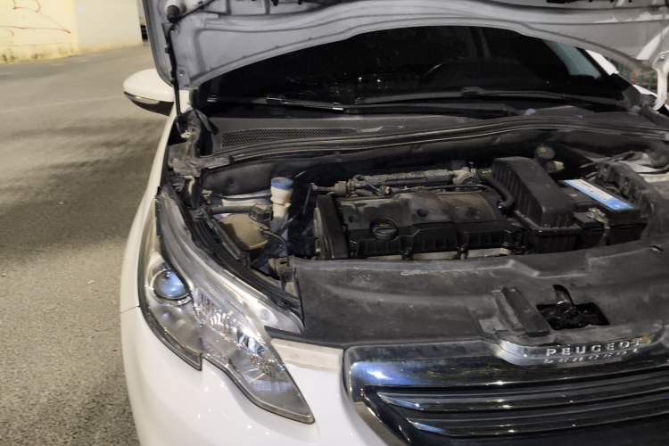 Used Peugeot 2008 2014 1.6L Automatic Fashion Edition Engine Bay Right