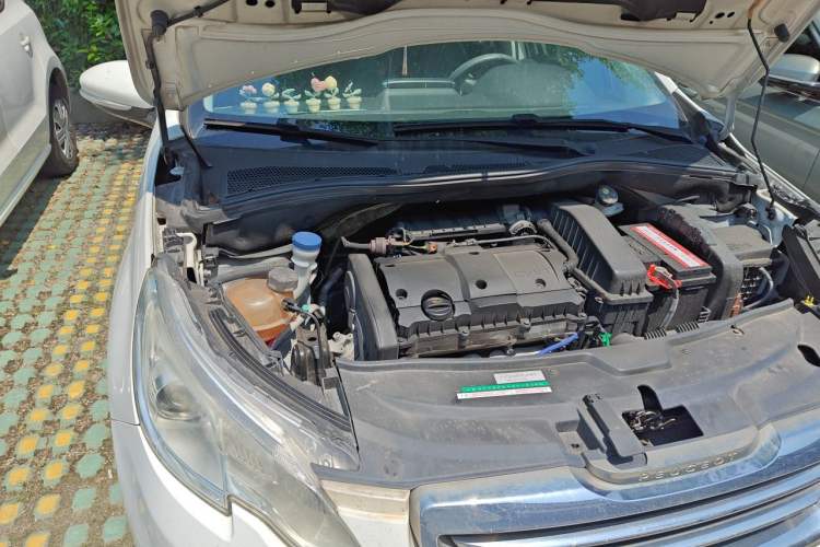 Used Peugeot 2008 2014 1.6L Automatic Fashion Edition Engine Bay Right
