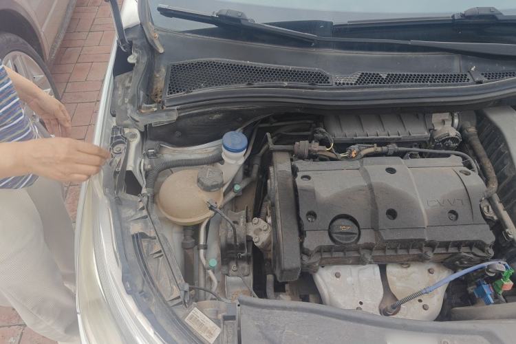 Used Peugeot 2008 2014 1.6L Automatic Excellence Edition Engine Bay Right