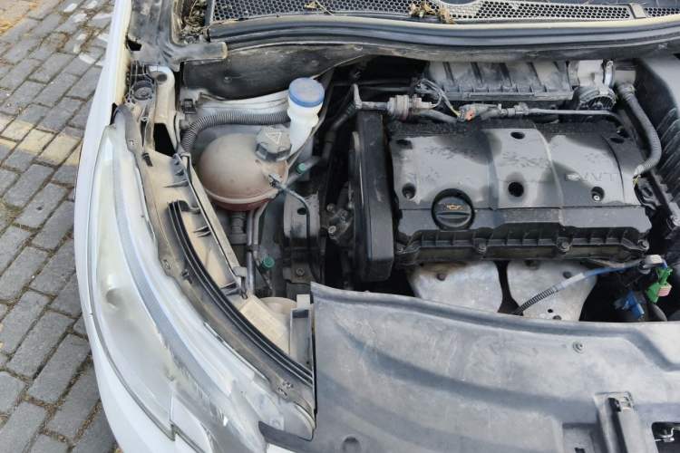 Used Peugeot 2008 2014 1.6L Automatic Fashion Edition Engine Bay Right