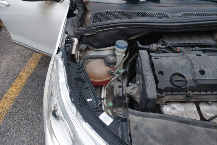 Used Peugeot 2008 2014 1.6L Manual Fashion Edition Engine Bay Right