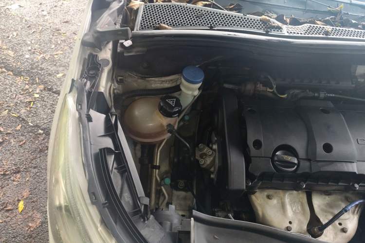 Used Peugeot 2008 2014 1.6L Automatic Navigation Edition Engine Bay Right