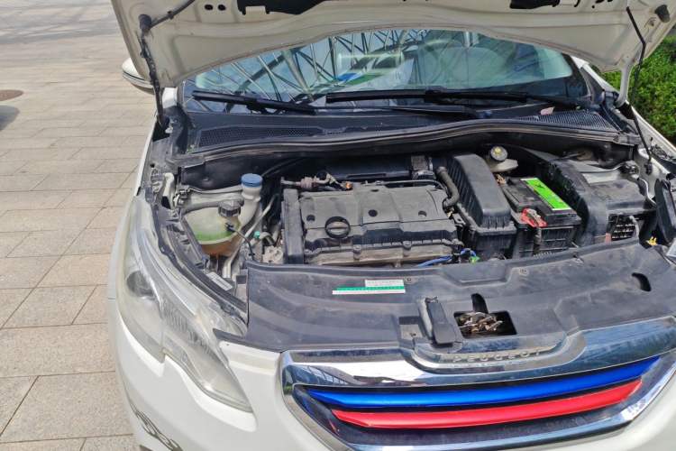 Used Peugeot 2008 2014 1.6L Manual Trend Edition Engine Bay Right