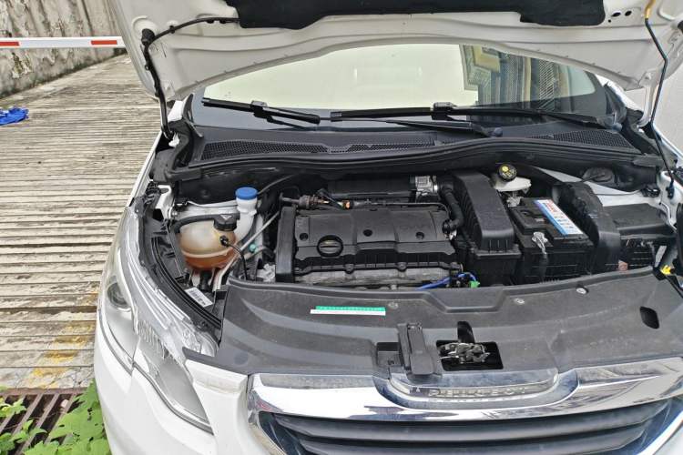 Used Peugeot 2008 2014 1.6L Automatic Trend Edition Engine Bay Right