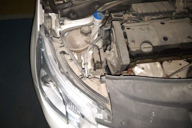 Used Peugeot 2008 2014 1.6L Automatic Fashion Edition Engine Bay Right