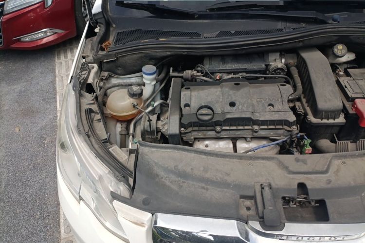 Used Peugeot 2008 2014 1.6L Automatic Navigation Edition Engine Bay Right